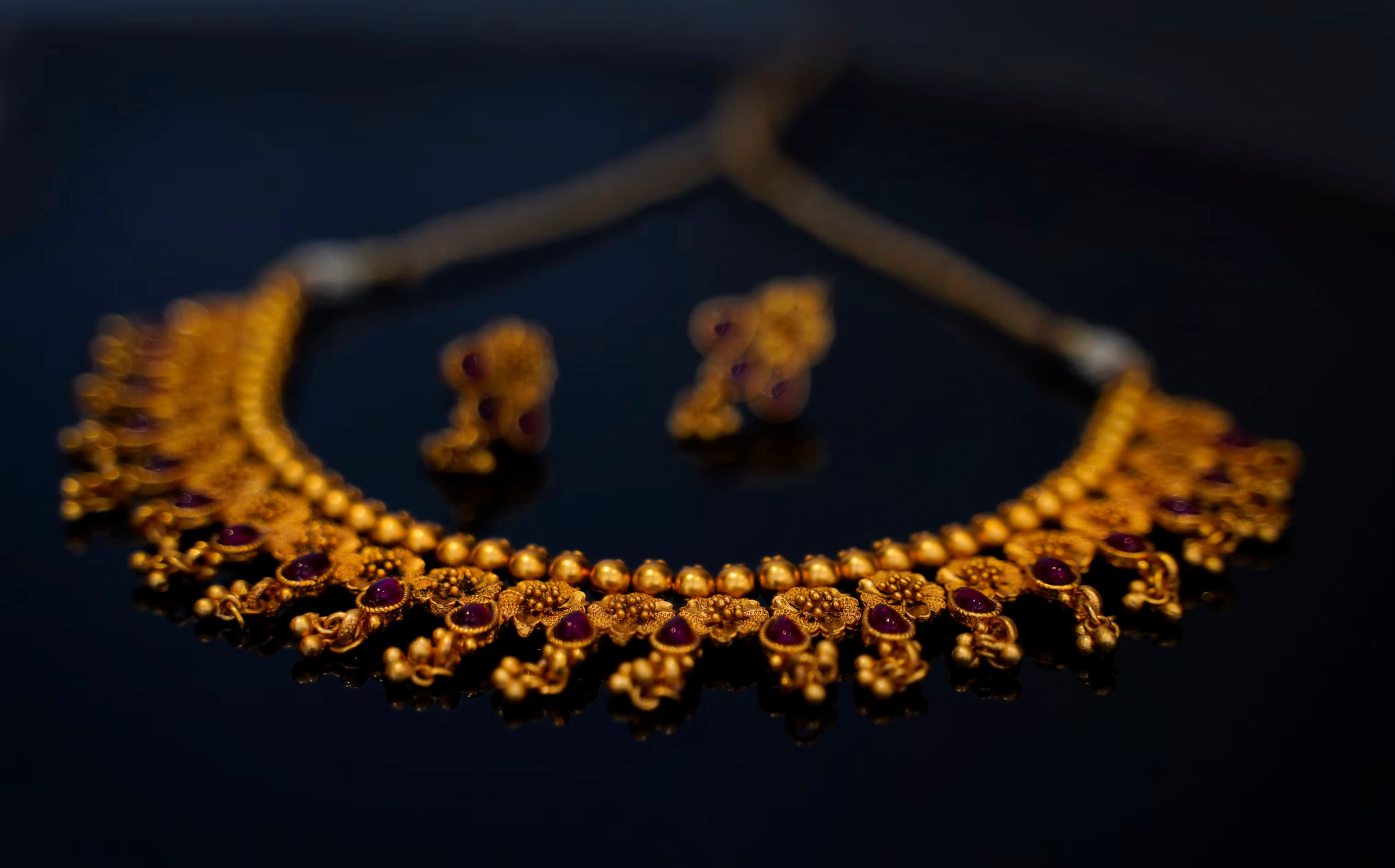 Maison Jewels Ambient Texture